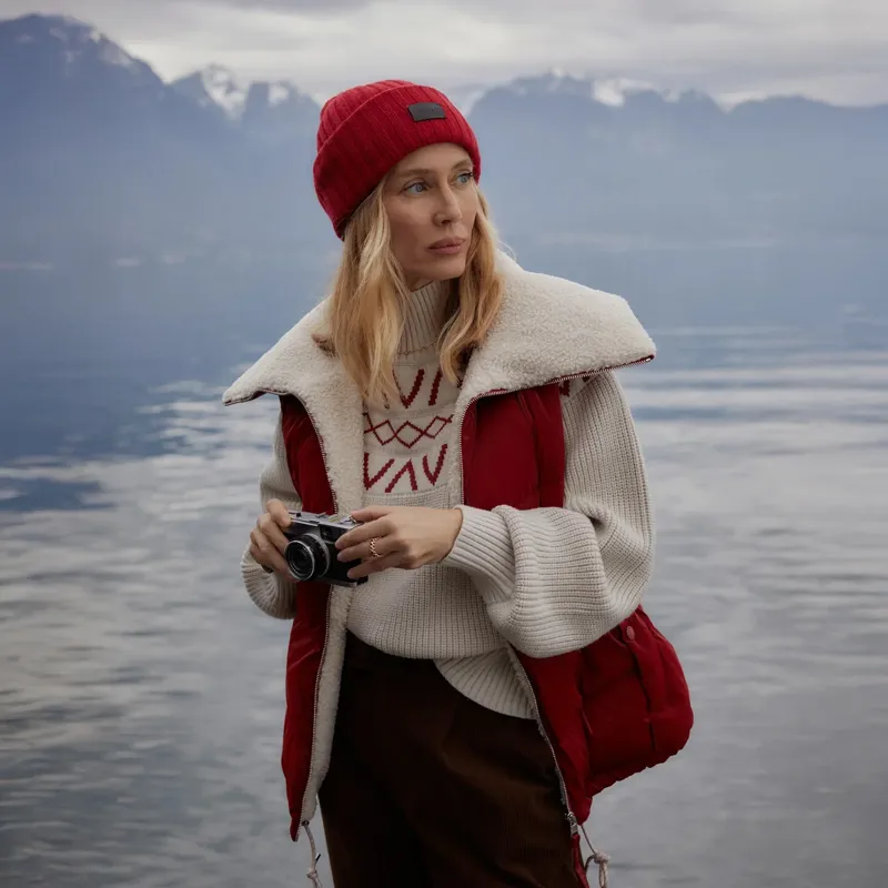Varley Brock Puffer Gilet - Red Dahlia-1
