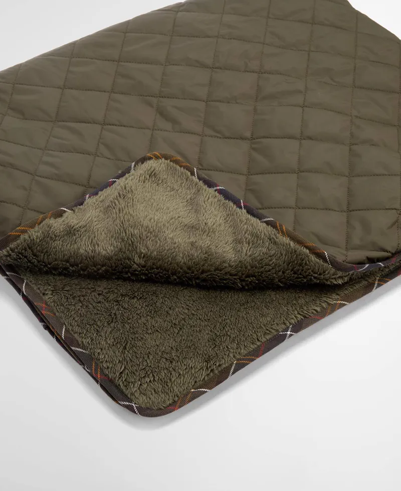 Barbour Dog Quilt and Fleece Blanket-2
